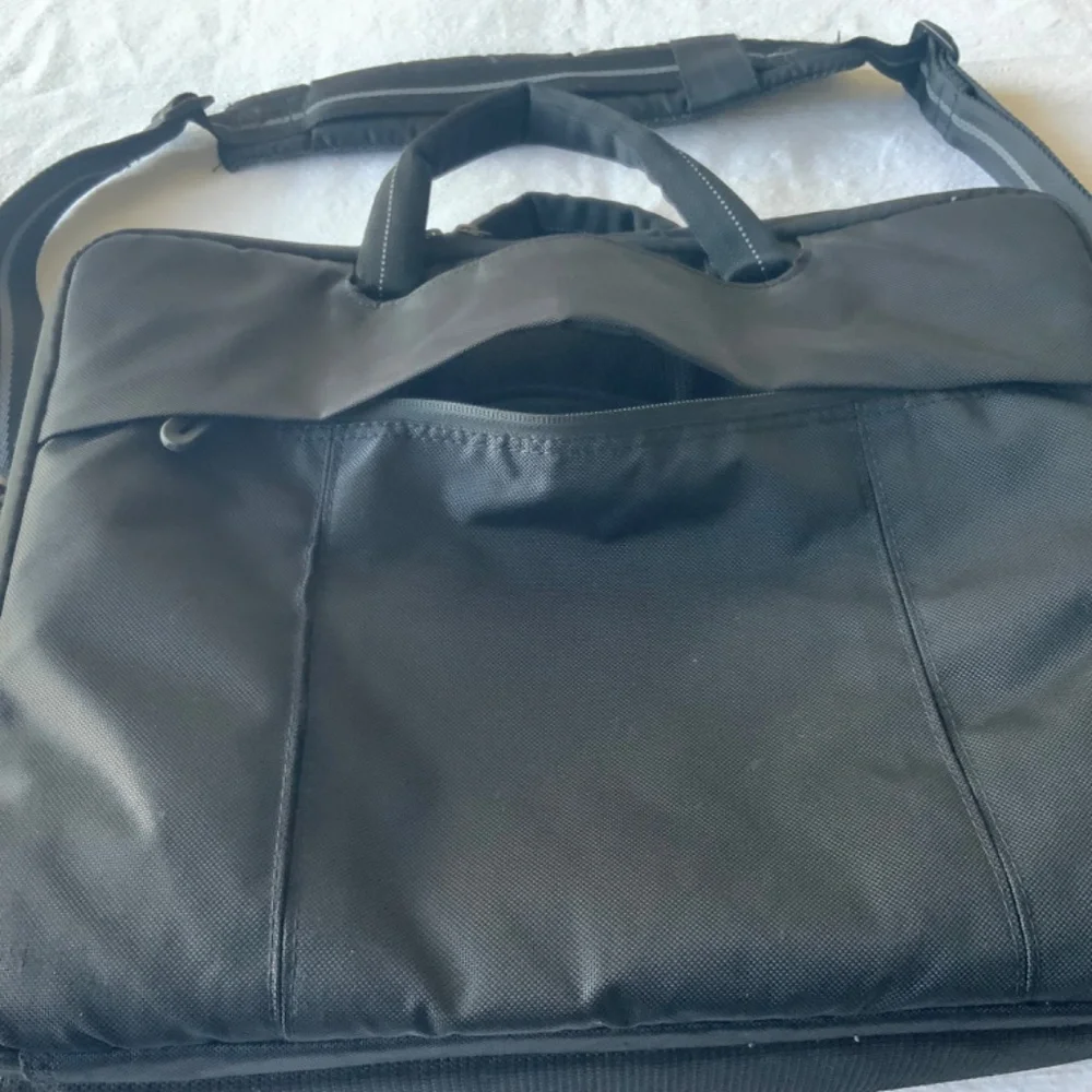 Dell DP458 Nylon Laptop Notebook Briefcase Black Carry Case Shoulder Bag